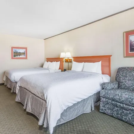 Hotel Howard Johnson By Wyndham Gillette Esterno foto