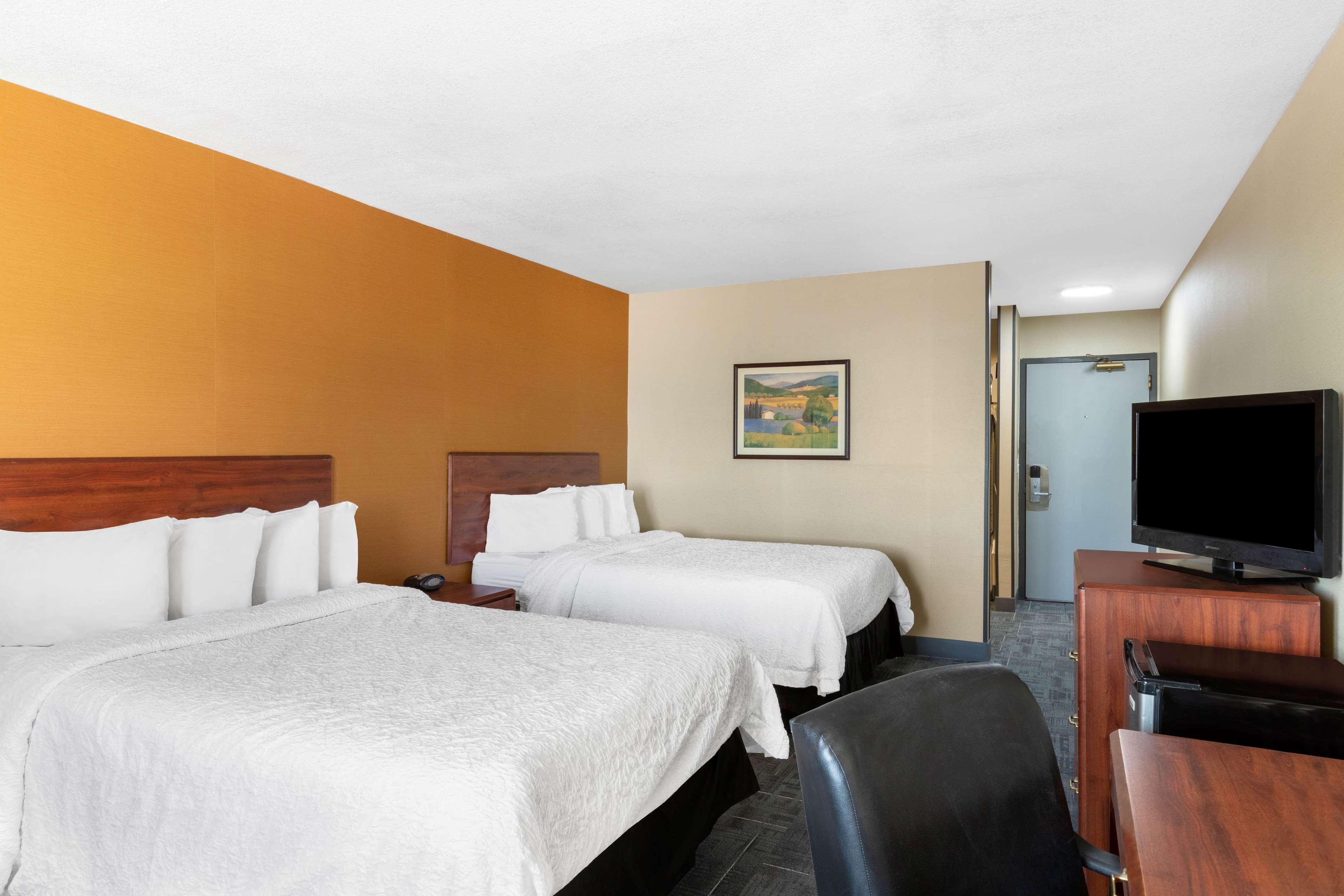Howard Johnson By Wyndham