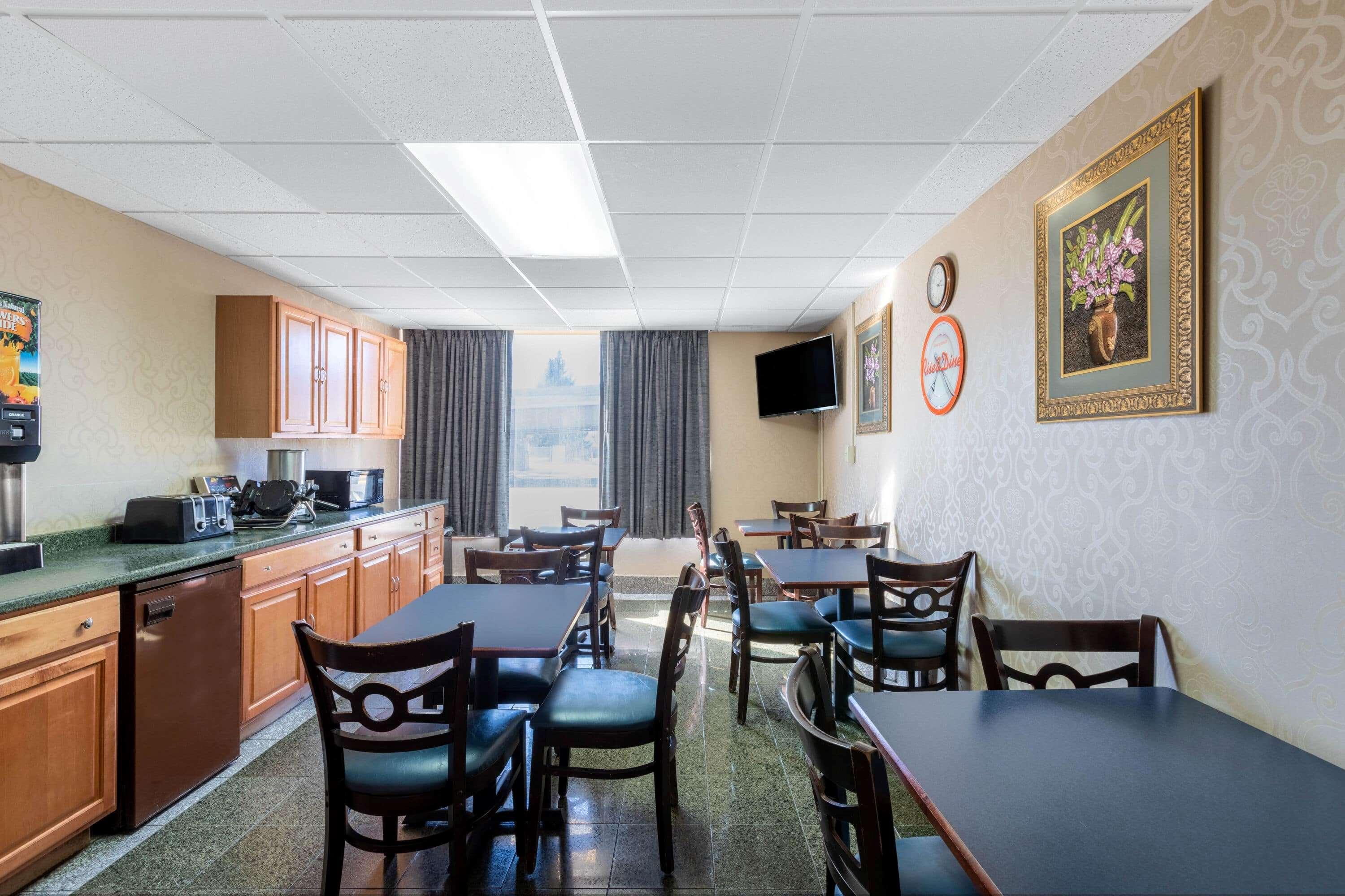 Howard Johnson By Wyndham Hotel Gillette