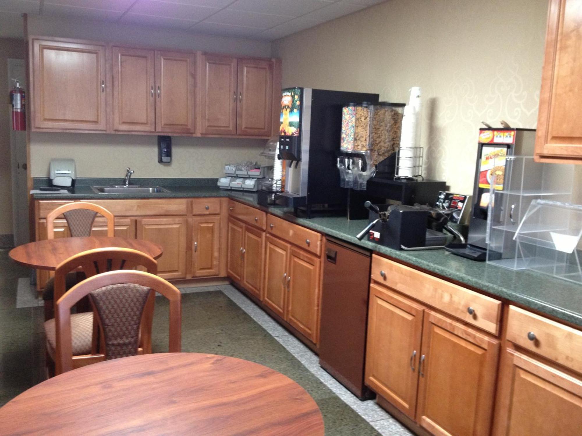 Howard Johnson By Wyndham Hotel Gillette