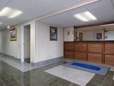 Hotel Howard Johnson By Wyndham Gillette